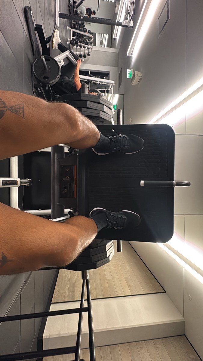 JEP_89's tweet photo. I honestly didn’t think I was going to make it through today’s workout, but leg day and the StairMaster got done. 💪🏽😮💨 I was going at it like I was trying to save my own life. 😂🔥
#LegDay #StairMaster #FitnessJourney #TrustTheProcess #Consistency #NoExcuses #SweatEquity https://t.co/kQIXHIk7ll