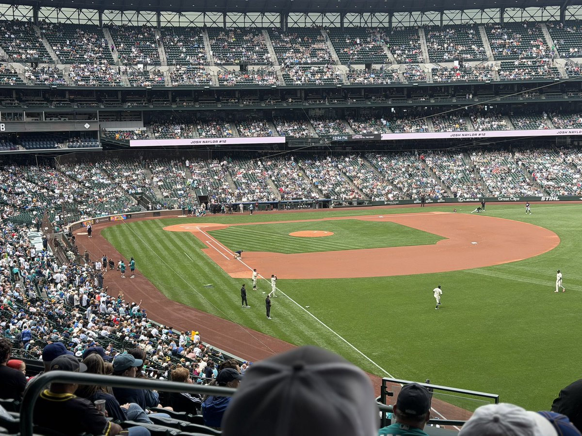 BlueBerryYum253's tweet photo. let’s go mariners it’s game time #gomariners
#Fightandwin
#mlb #whereiroot
@Mariners https://t.co/JwP5sB55Pe