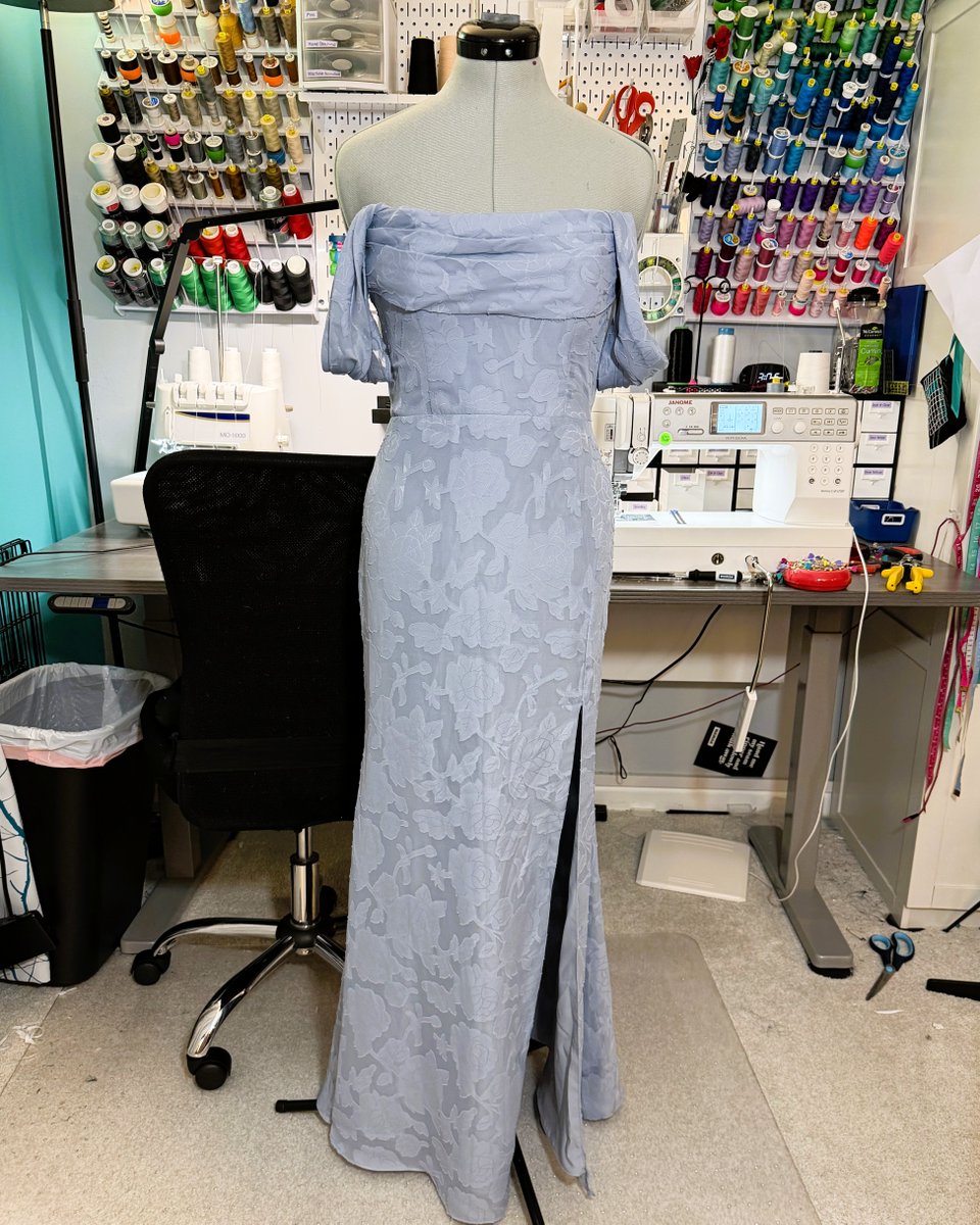 S_RockCustom's tweet photo. 💖✨ BRIDESMAIDS: TAILORED FOR YOU! ✨💖
🌐 https://t.co/F4UrccyxWx
#BridesmaidAlterations #BridesmaidDress #WeddingParty #SRockCustom #TailoredPerfection #PerfectFit #WeddingReady #PhiladelphiaSeamstress #BridesmaidStyle #WeddingFashion https://t.co/HGNINoWxVg