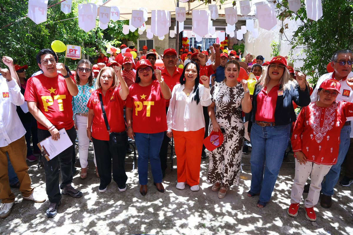 LizSanchezSM's tweet photo. Los domingos también se trabajan cuando se trata de estar cerca de la gente. ❤️

En Ixcaquixtla, estamos fortaleciendo la organización del @PTPueblaOficial junto a mujeres y hombres comprometidos con el futuro de su municipio.

Agradezco a mi amiga diputada @Karina_Rojo_P, quien en representación de mi líder nacional @AlbertoAnayaGt, tomó protesta al Comité Municipal que, a partir de hoy, tendrá la responsabilidad de seguir fortaleciendo a la gran familia petista. 

Asimismo, reiteramos el llamado a la unidad nacional en defensa de la soberanía nacional encabezada por nuestra presidenta @Claudiashein. 

Gracias a todas y todos por abrirnos las puertas, por su entusiasmo y por demostrar que cuando el pueblo se organiza, los mejores resultados siempre están por venir. 

Seguiremos caminando cada rincón de Puebla, siempre con #PueblaEnElCorazón. ❤️

#PTesla4T #PTEstaDeTuLado