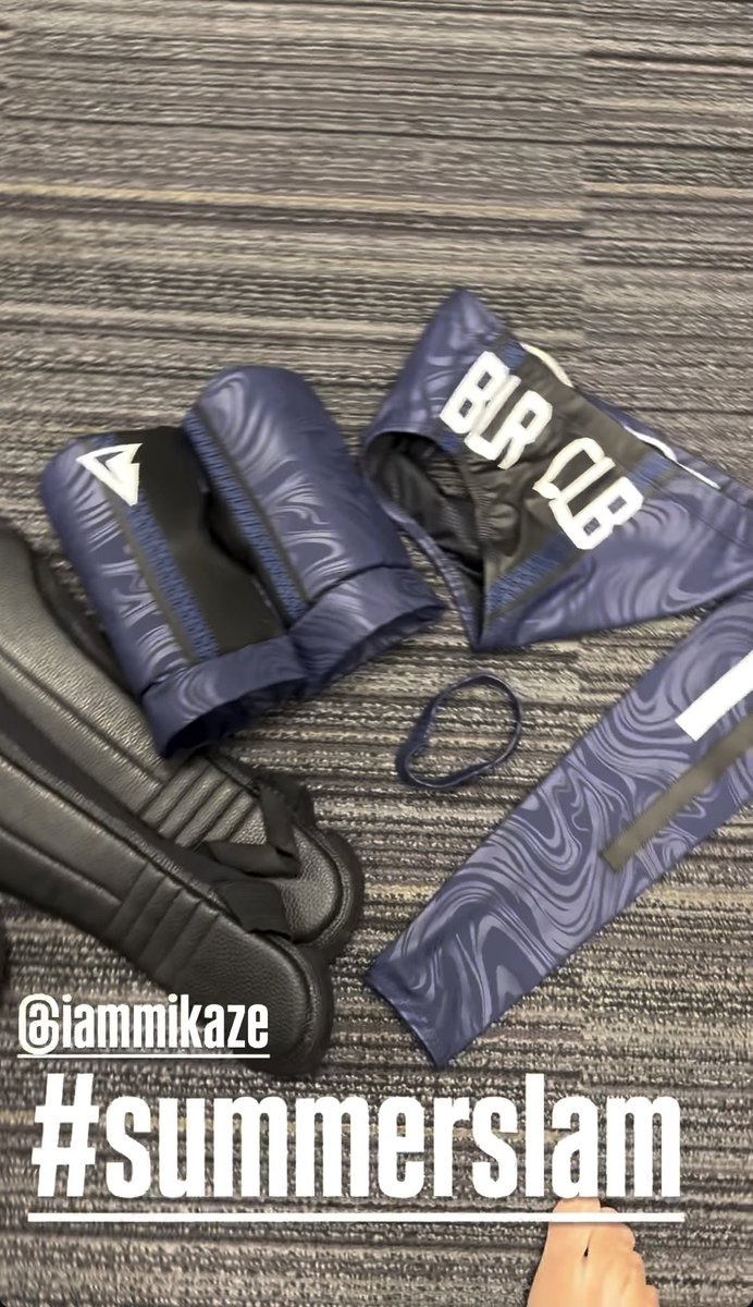 UndisputedRev's tweet photo. We about to witness a really goated attire from Finn 🔥 https://t.co/xy127uZe5o