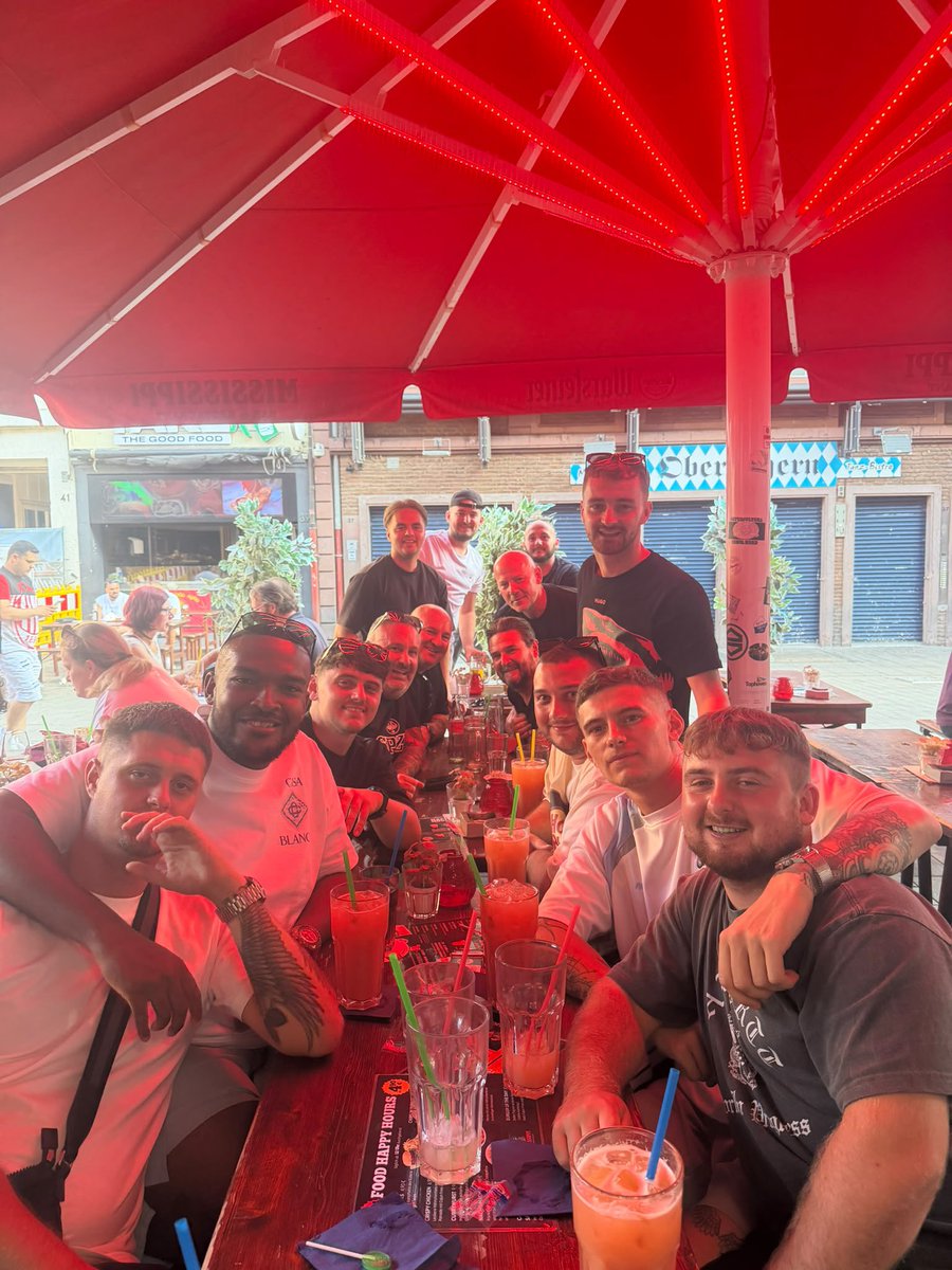 LeeSimmo73's tweet photo. Thank you Germany it’s been a blast. ❤️ https://t.co/j7fJLimHDX