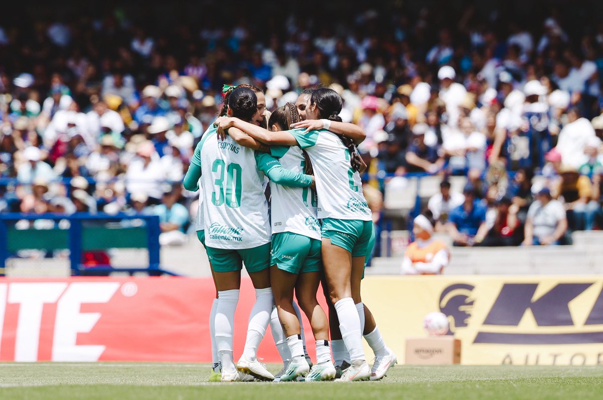 clubleonfemenil's tweet photo. ¡Así arrancamos el torneo! Muchos abrazos y gritos de gol 🙌🏻
#RugeConEllas 💚 https://t.co/EqIsFVZLFN