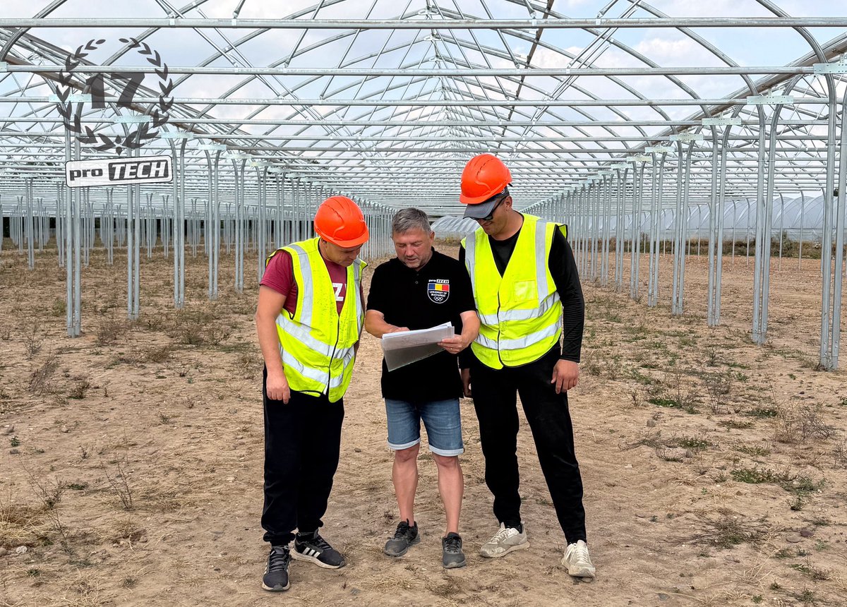 ProTechFuture's tweet photo. Exciting new project underway, featuring:
✅ Protech Premium greenhouse 
✅ Top ridge ventilation
✅ Premium aluminium profiles
✅ Automatic climate control with electric gearboxes for the roof vents and doors
✅ Double-skin inflated polythene sidewalls with inflation blowers https://t.co/ZfL92qgb3m