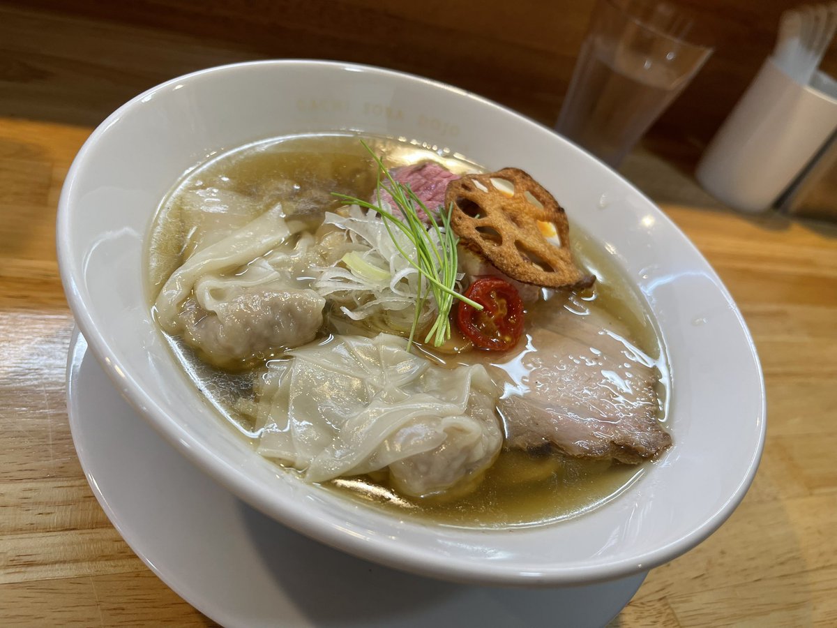 yamatetu1969's tweet photo. 麦の寅 GACHI SOBA DOJO
愛知県豊橋市

特製極太手揉拉麺〜2周年バージョン〜

土日各25食の2周年記念限定麺
鶏清湯と煮干しを重ね炊きした出汁感強いスープにもち麦を増量した超極太平打ち麺はもっちり柔らかな食感と滑らかな舌触りが絶品田原牛や三河湾産車海老等地元食材を贅沢に味わえる至極の逸杯 https://t.co/RChUuTcnLg