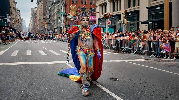 USAfiles1's tweet photo. @HerbFullyLoade @Asfandyar1812 @bucketpickles @Vinoblanco199 @TheBallZoneX What are you even wearing! Dumbass.. Be a man 🤣🤣🤣 hehehe https://t.co/PjGfQHjHI5