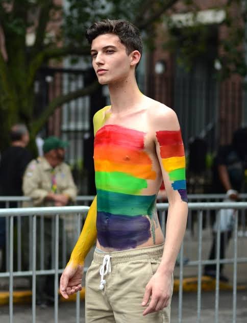USAfiles1's tweet photo. @HerbFullyLoade @Asfandyar1812 @bucketpickles @Vinoblanco199 @TheBallZoneX What are you even wearing! Dumbass.. Be a man 🤣🤣🤣 hehehe https://t.co/PjGfQHjHI5