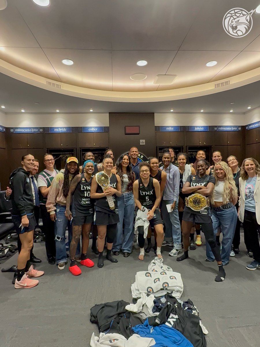 minnesotalynx's tweet photo. SMACKDOWN. https://t.co/jBPKJkQ9iT