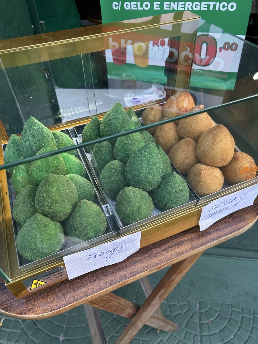 bertolegui's tweet photo. Quando perguntam se o palmeirense realmente curte a cor verde?

Essa imagem pode ajudar a responder: https://t.co/7UuaNDHUsH