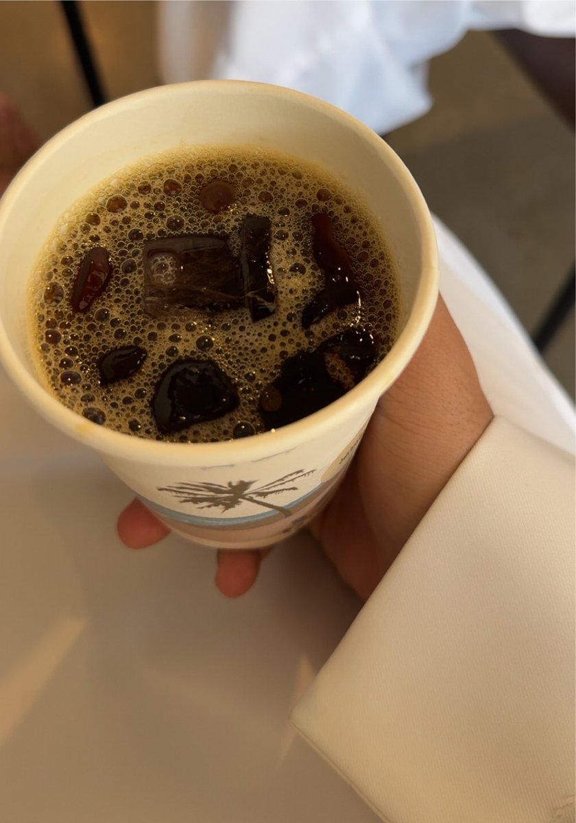 iw_x97's tweet photo. "أوّدع الشمس كني فاقدٍ غالي
و أستقبل الليل كني شايلٍ جثة" https://t.co/vr8CMN0Z4d