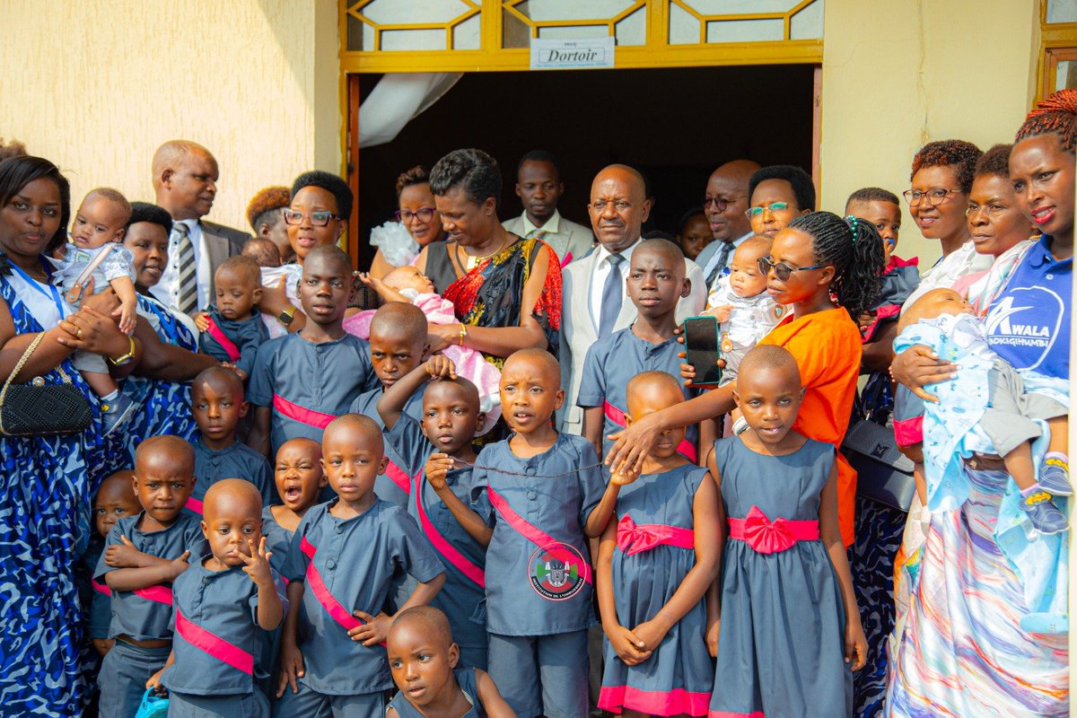 OmbudsmanBI's tweet photo. Placée sous le thème « Journée d’Action de Grâce marquant l’Ouverture Solennelle d’AWALA et ses projets promouvant l’Autonomisation de la Femme et la Protection de la Dignité de l’Enfant au Burundi » la cérémonie a également rendu hommage aux mères décédées en donnant la vie. https://t.co/mCakYaj6Ac