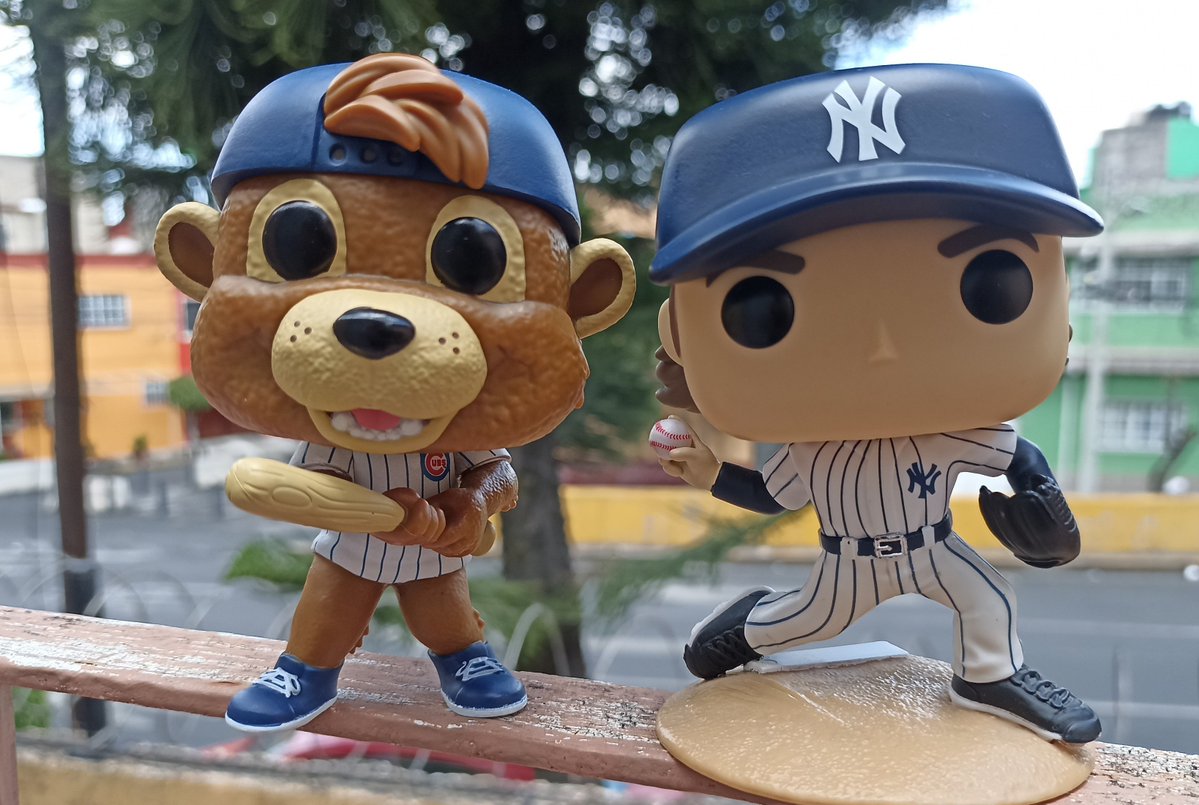 MigueTerron's tweet photo. Saludos @EnriqueBurak @adevaldes #amigosDeLaMLB #yankees #cubs https://t.co/smDgkAgO19