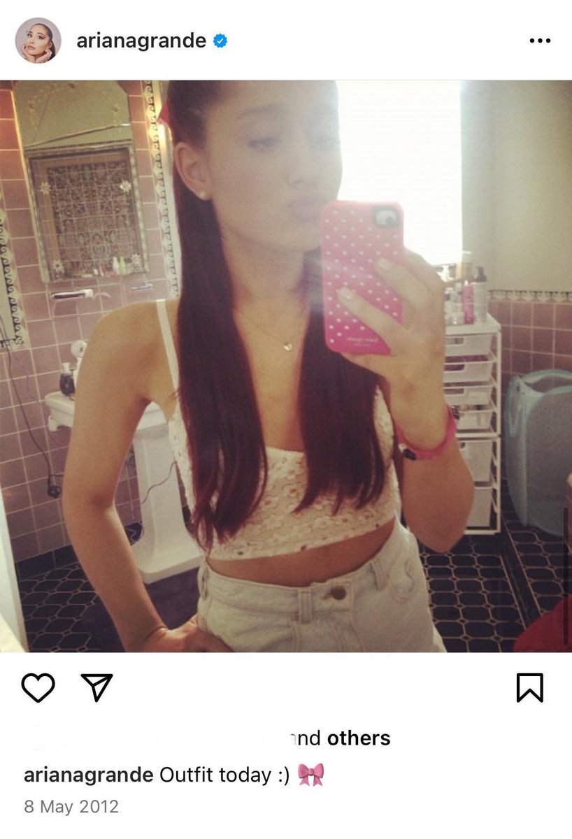 lohanisgod's tweet photo. a thread what celebrity instagram pages looked like in the 2010s

1. ariana grande https://t.co/z3SvGaDd4x