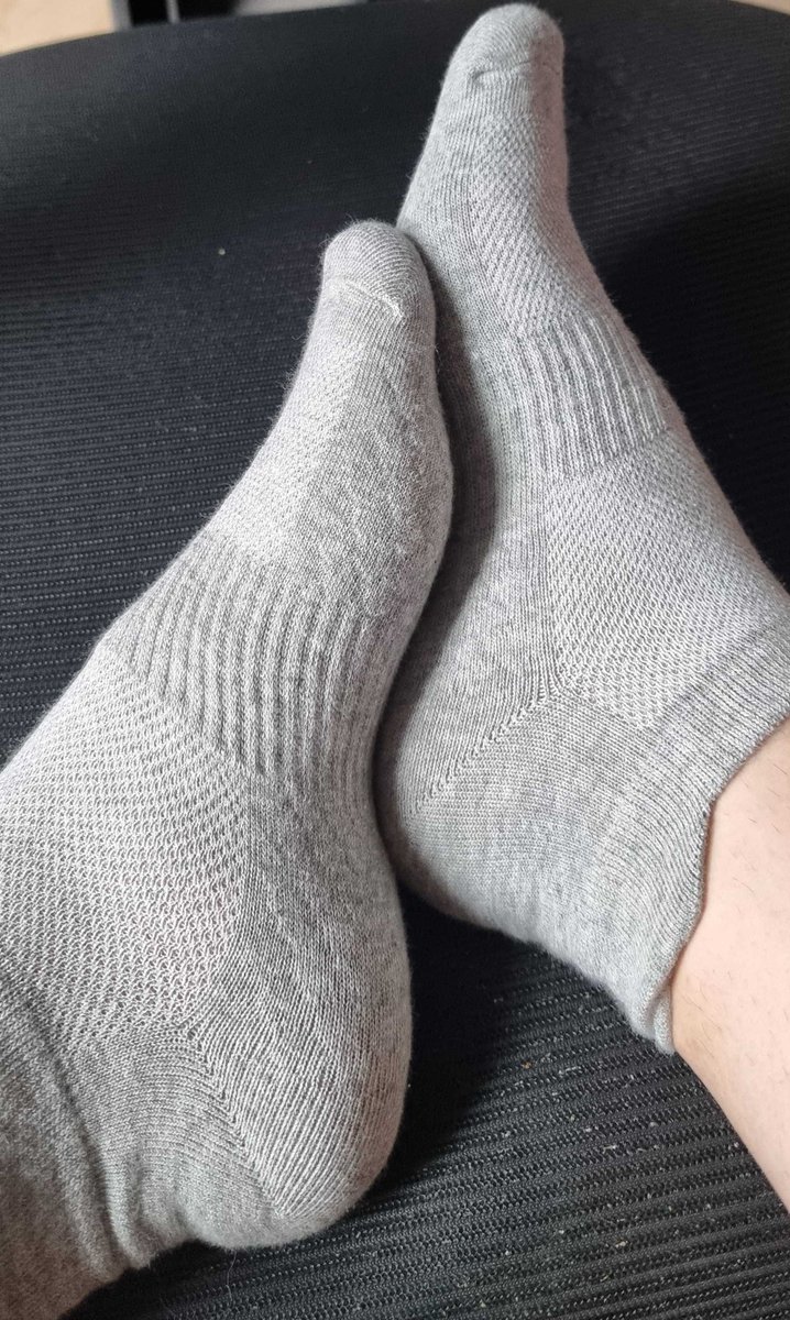 NV115fr's tweet photo. 👣 Photos de pieds : 5 € / vente
🧦 Chaussettes sales : 20 € / paire

👣 Foot pics: €5 / item
🧦 Worn socks: €20 / pair

https://t.co/xhd2zmscnZ

https://t.co/ZE7nVOzlih 

https://t.co/8AS0ohfriu 

( pieds / feet : T38 / UK5 / US7 )  

#feet #pieds #FootFetish https://t.co/rnHh2YUaWB