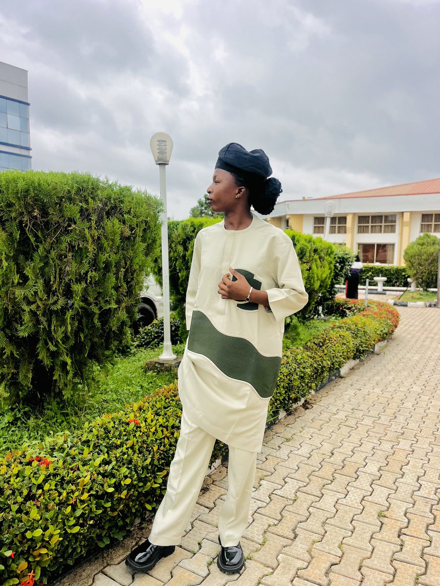 Debrainz_styles's tweet photo. Happy first Sunday X family. 💥
My outfit was sewed by me.✨🤎 https://t.co/461jEH1Yij