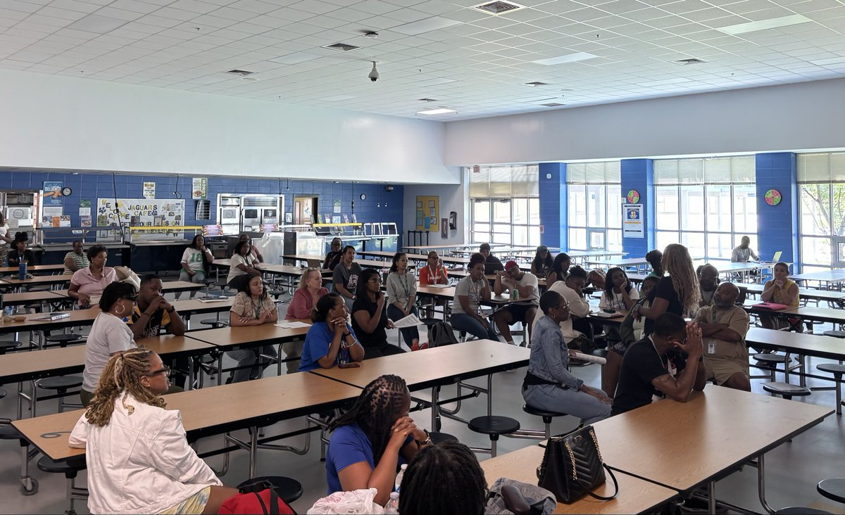 Principal_Rag's tweet photo. What a great way to end the week of preplanning, with motivational words from Board Member @KimberlyRDove We are Day 1 ready #WeAreHeritage #OneBandOneSound @alexbatesedu @Coleman_HES_AP 🐆🐆 https://t.co/8K5WccbzjE
