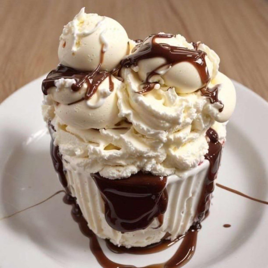 ElyfaeFeelings_'s tweet photo. this ice cream looks delicious https://t.co/dNvGMMP780