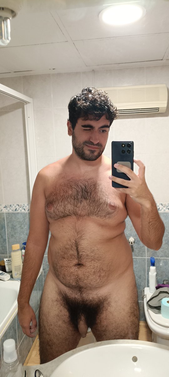 notalone1998's tweet photo. wait what all my nudes are online?? https://t.co/gPpYf6JXAd