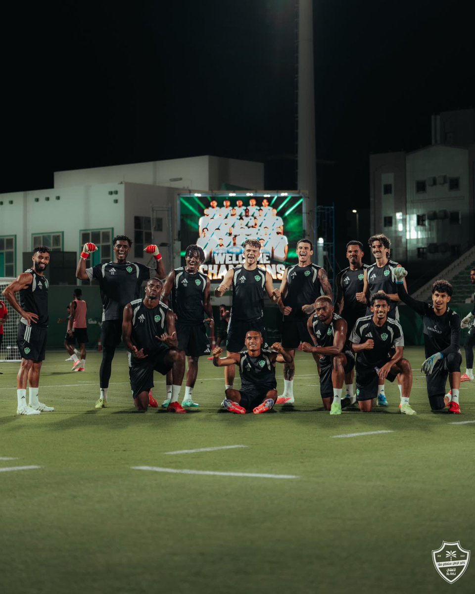 aeush_67a's tweet photo. اللهم يامن بيدك ملكوت السموات والارض..دمر من دمر الاهلي وفككه لعيبته ومدربه واحرق قلبه على اغلي مايملك يارب العالمين 

#هونيس_مطلب_اهلاوي https://t.co/hDh8ozhBcv