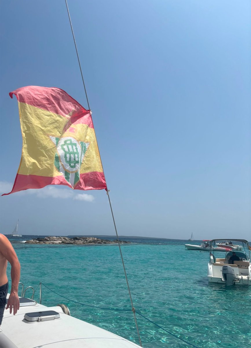 TercioDeCoro's tweet photo. Y ondearan banderas al viento como un canto de primavera...

¡Nuestros veranos y nuestras vidas siempre en verdiblanco! https://t.co/RbkQfQUQd8