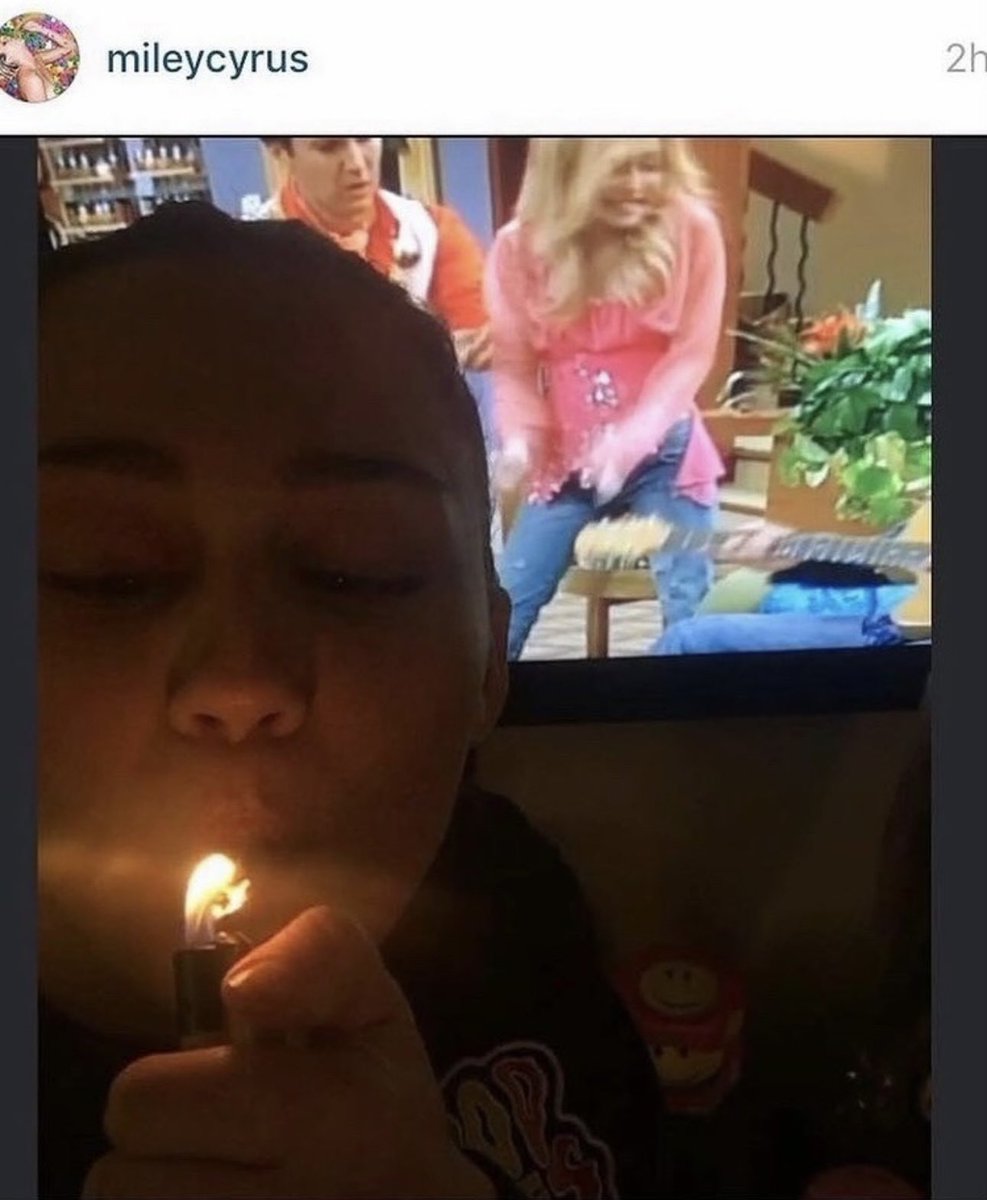 lohanisgod's tweet photo. 3. miley cyrus https://t.co/nBhfs34iMe