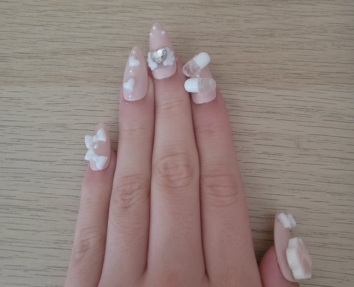 kanetonini's tweet photo. Guys look my new nails !!!!
(They're the same in the other hand) https://t.co/wSm8I1ss5C