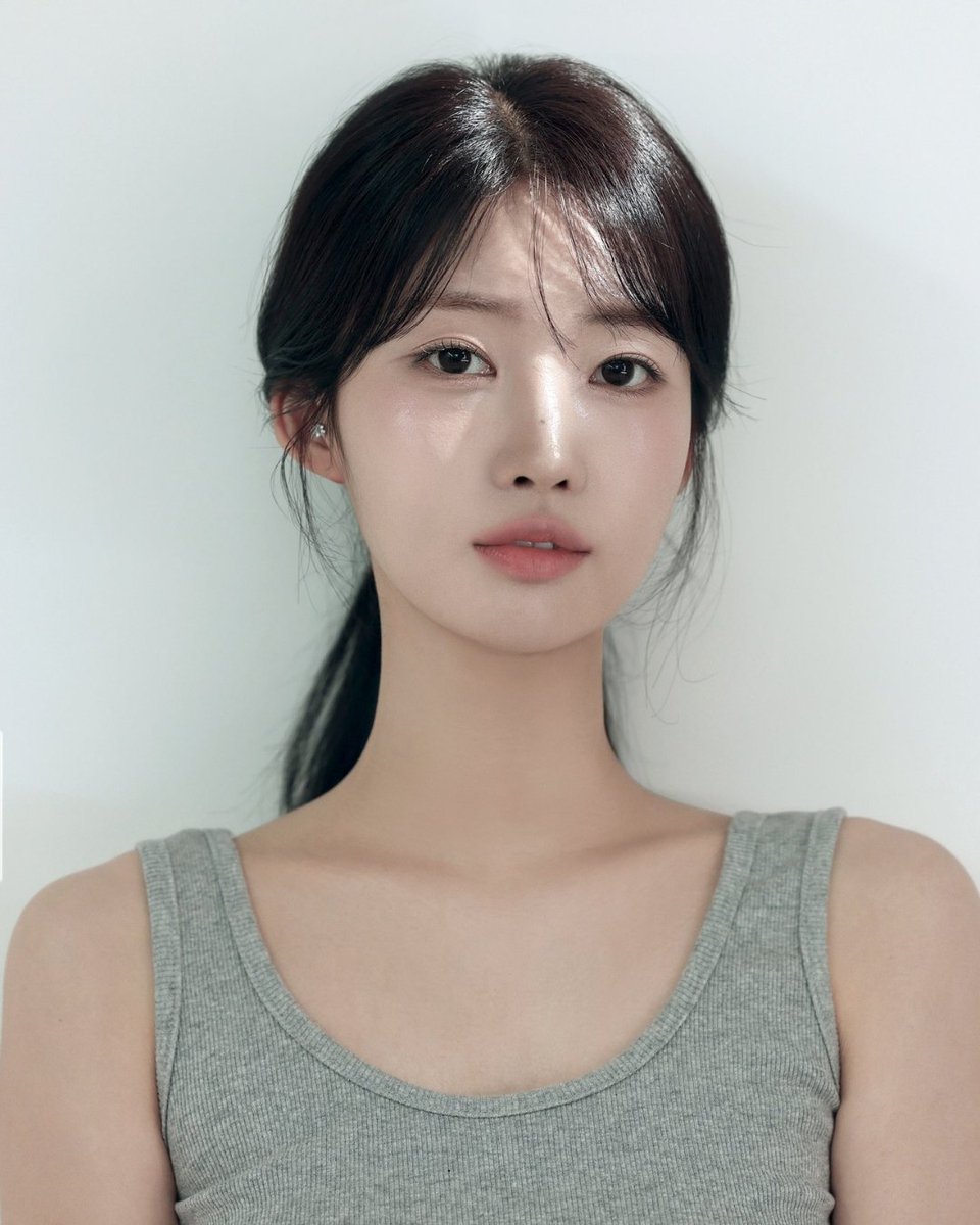 koreanpopbase's tweet photo. Happy 27th birthday to the talented SIHYEON of EVERGLOW! https://t.co/kPjbeet4BM