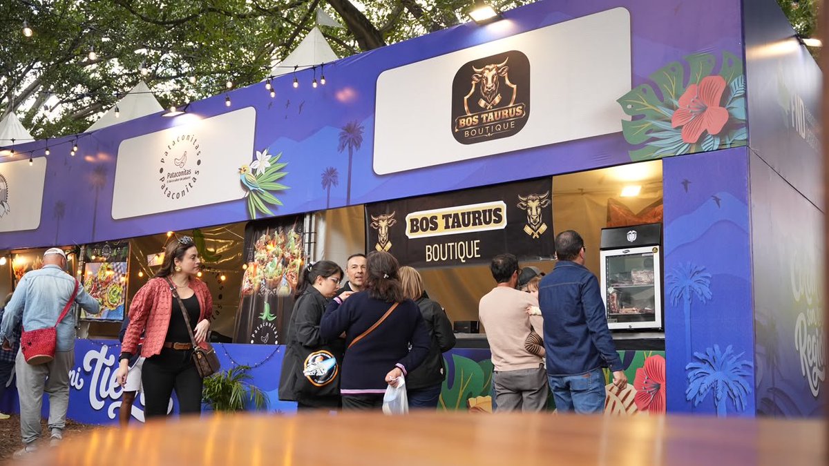 FNDCol's tweet photo. ☀️ ¿Sol en Bogotá? Tenemos el plan perfecto:
👨‍👩‍👧 En familia.
❤️ En pareja.
🐶 Con tu mascota.
👫 O con tus amigos.
La Feria #ColombiaSonLasRegiones te espera con experiencias para todos.
📍 ¡Nos vemos en el Parque de la 93!
✅¡La entrada es gratuita!
🔗 https://t.co/VjRcNDBDUQ https://t.co/bHSrPGa4IT