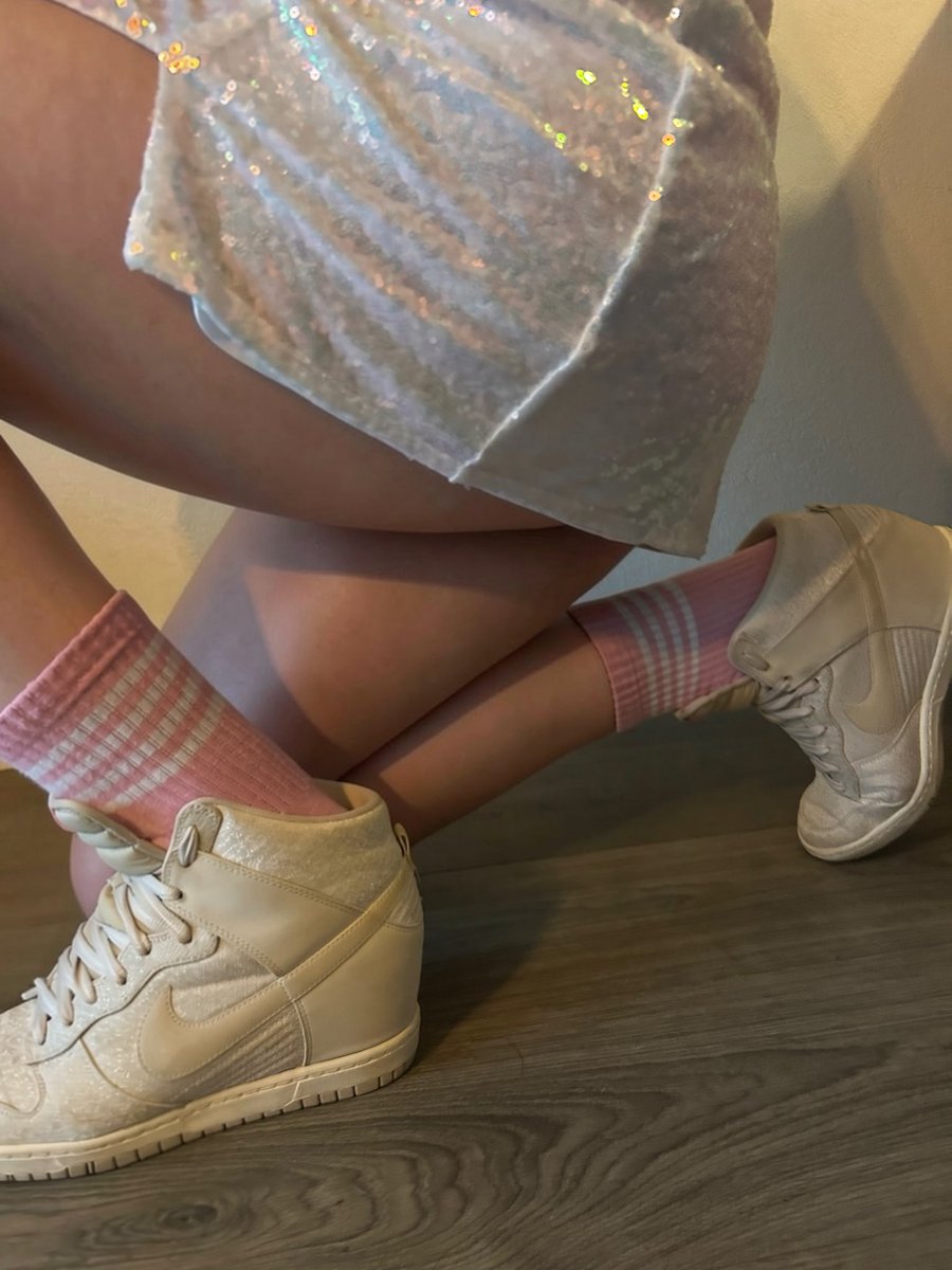flared_amber's tweet photo. Is the cage almost visible?🤔💕

#findom #findomnl #geldslaaf #paypig #tikkieslaaf #transdom #genderfluid #transgender https://t.co/zVNF7B09e6