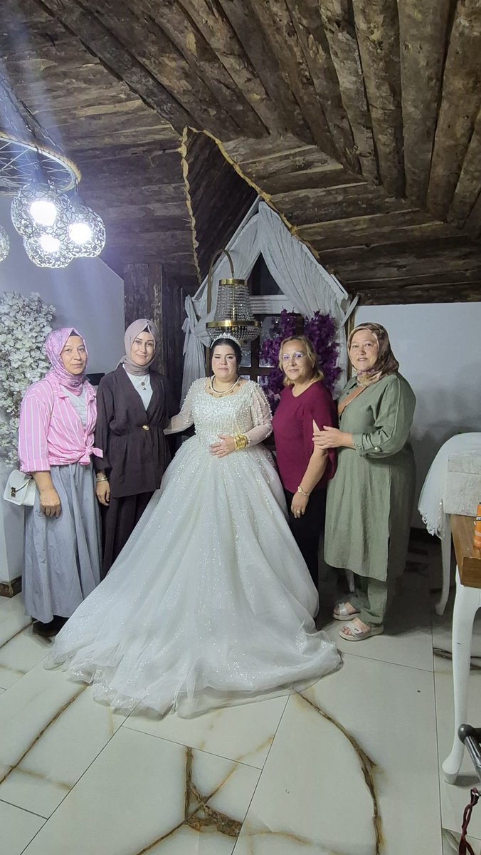 KozluAk's tweet photo. Karaarslan ve Albayrak ailelerinin kıymetli evlatları, Aysu ve Tolga çiftinin düğün merasimine Kadın Kolları Başkanımız Yasemin Başar ve İlçe Yönetimi Olarak Katılım sağladık.

Genç çiftimizi gönülden tebrik ediyor,  mutluluk ve bereket dolu bir hayat diliyoruz. https://t.co/665uFuumCw