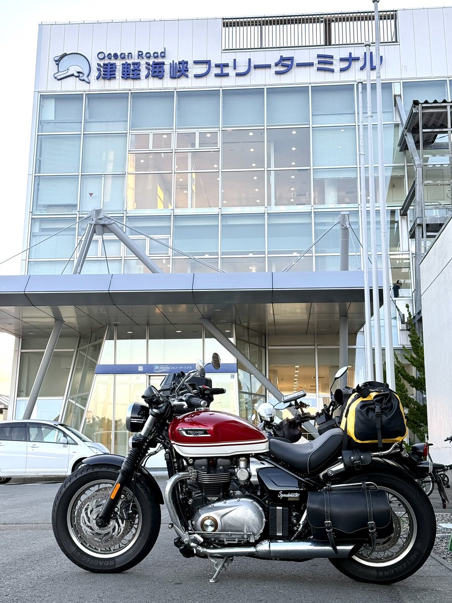 Aki_GB350C's tweet photo. Time to cross over to Hokkaido.
Even in the height of summer, there's a cool edge to the Tohoku breeze. Just enough to take the heat out of the excitement as the next chapter begins.
#triumphspeedmaster https://t.co/TFtQbJChi5