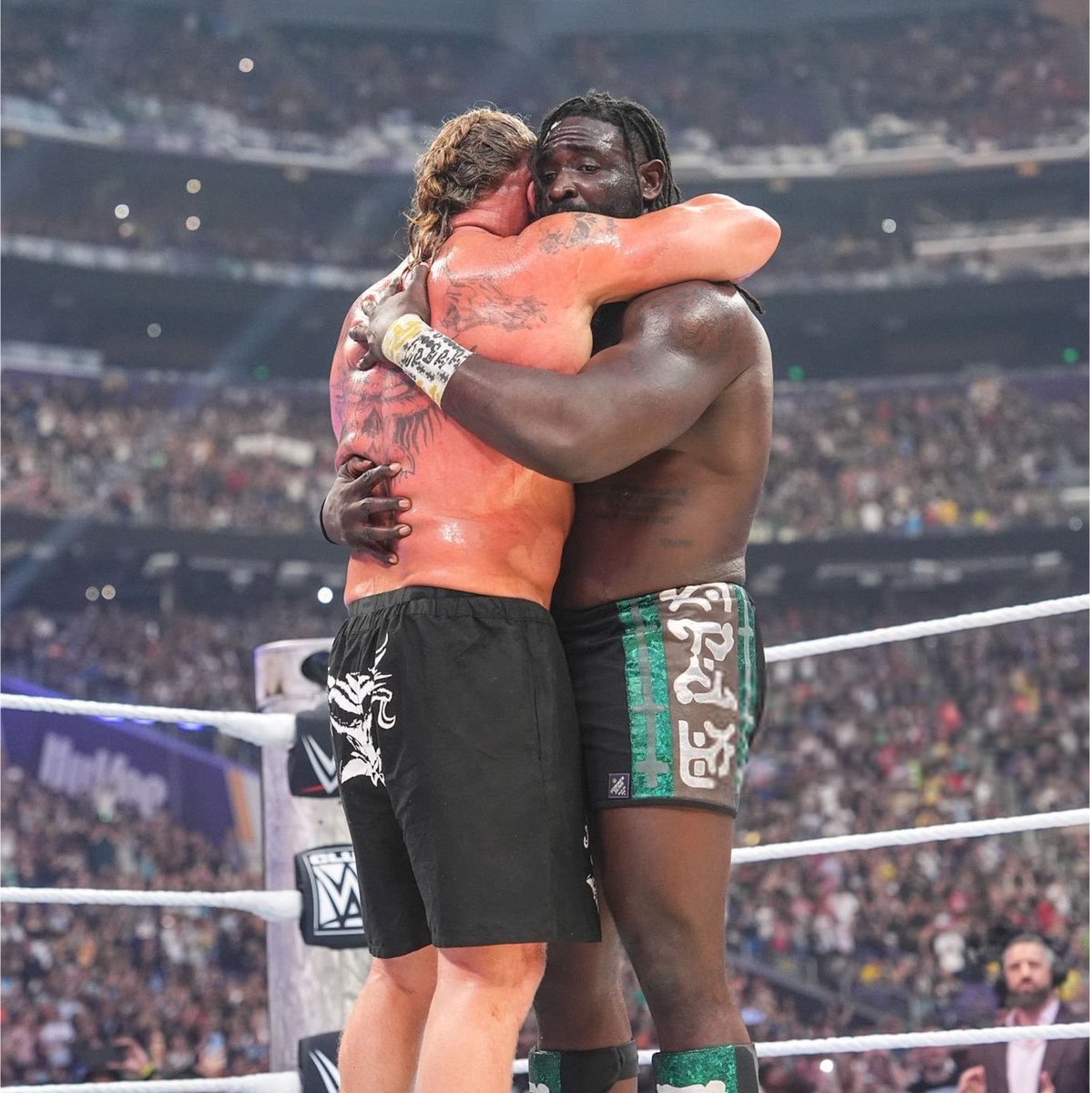 PulseNigeria247's tweet photo. Oba Femi will rule the WWE!!! 🇳🇬🔥 https://t.co/xJkOo7tehc