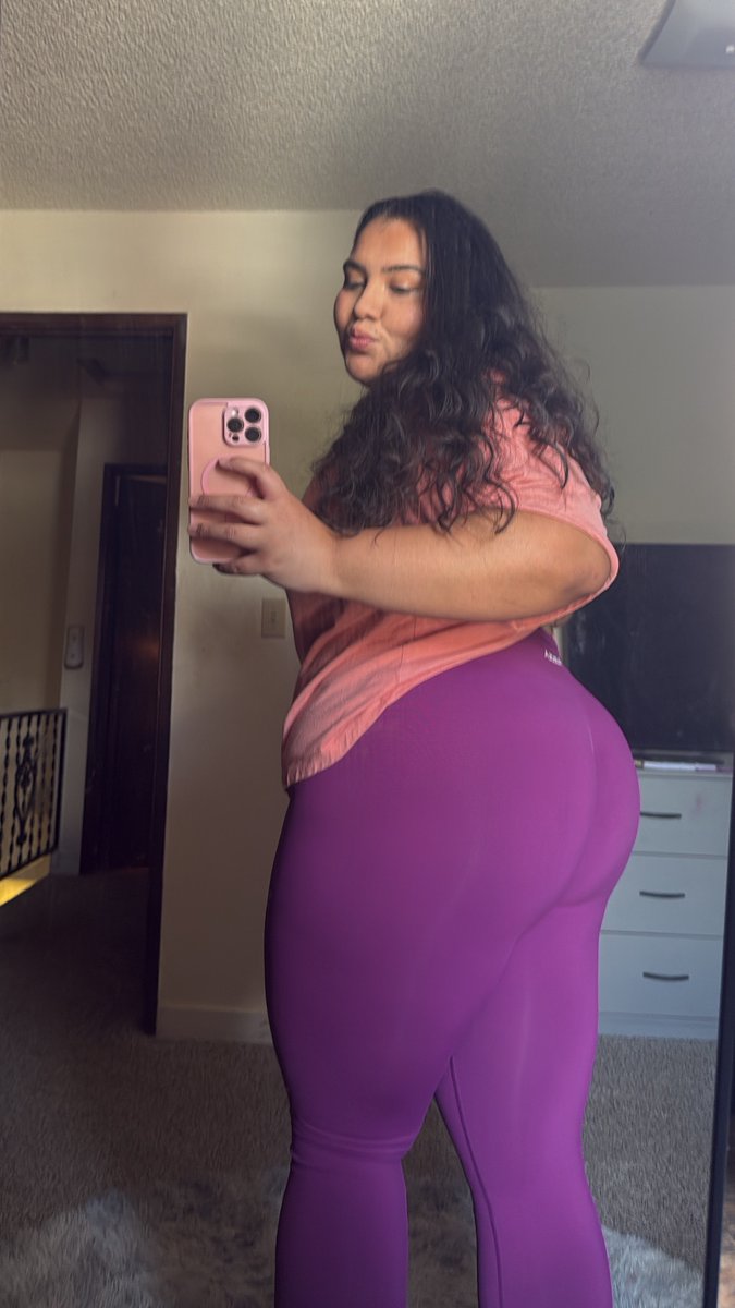 wnnasnny's tweet photo. Sunday let’s lay and cuddle🙂‍↕️ #thick #leggings #thighs #thickthighs #GymCheck #gym #leggy https://t.co/7MOR0Hm2M2