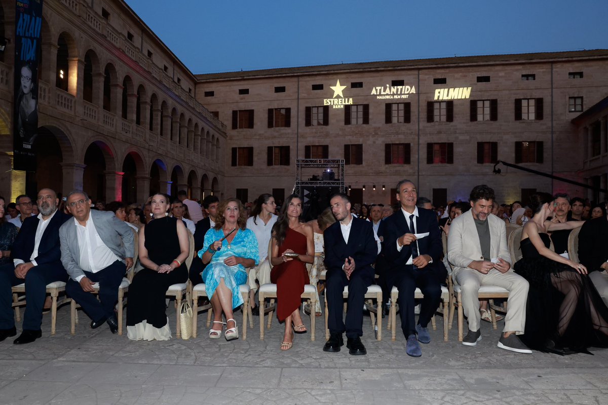 CasaReal's tweet photo. La Reina ha presidido, en el Centro Cultural “La Misericordia” (Palma), la clausura de la 16.ª edición del “Atlántida Mallorca Film Fest”, que nació como el primer festival de cine online en nuestro país y lo hizo con una misión: dar a conocer al público las mejores películas internacionales que no encontraban lugar en las salas. #AMFF2026

➡️https://t.co/qSnXIHUpFl