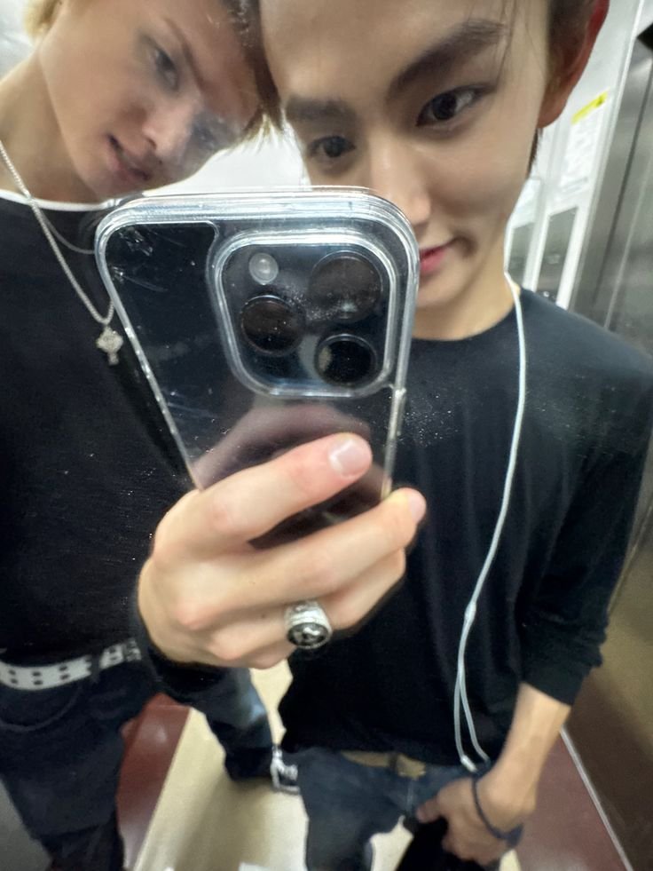 cortisnation's tweet photo. i love my silly eomtin selcas https://t.co/Lg0XNmUCP9