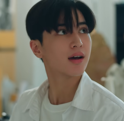 munlikesbun's tweet photo. The new kid from Match Point looks like RyujinPatji love child its kinda uncanny
#MatchPointEP2 https://t.co/kaZZuIzJKb