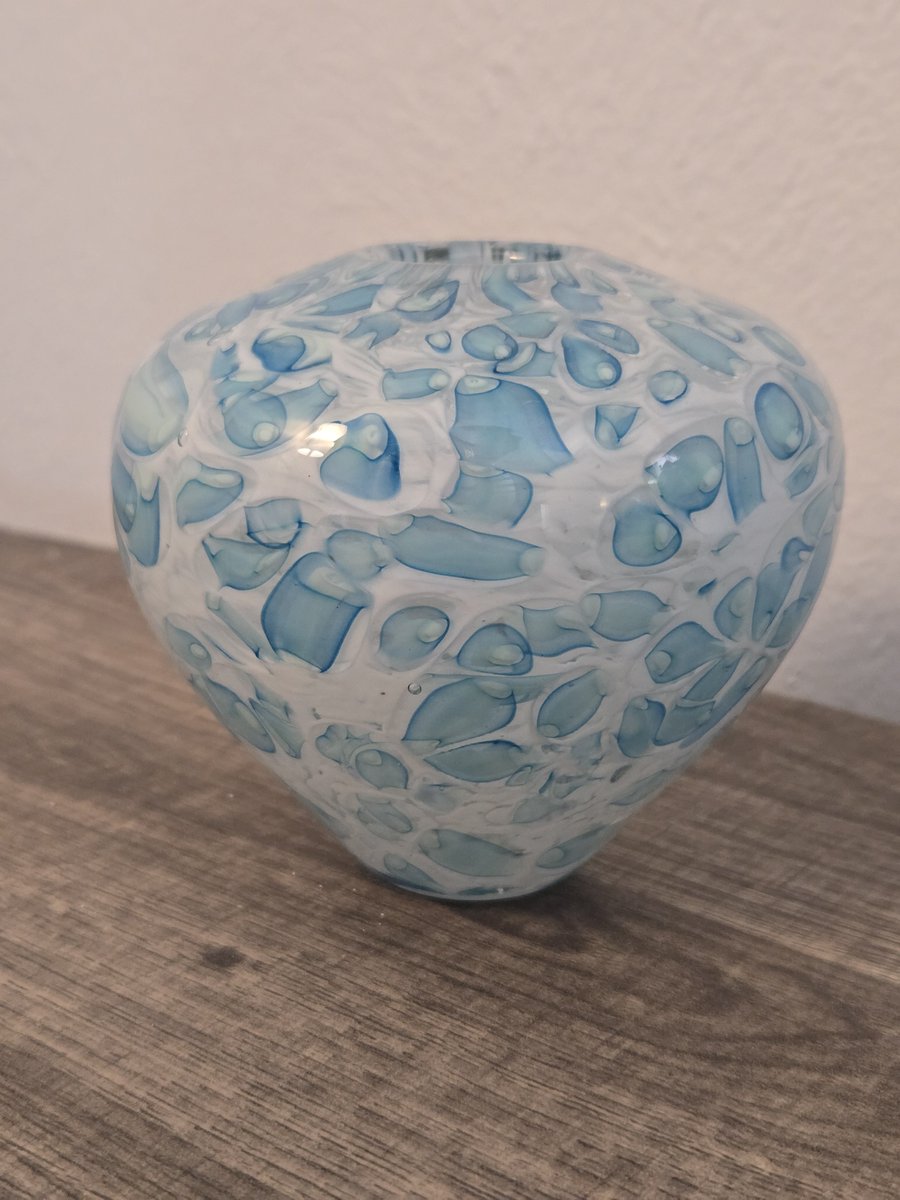 zees_pieces's tweet photo. Vintage Hand-blown Art Glass Bud Vase Vessel, Blue and White Confetti Pattern Signed 1987

https://t.co/DtmflCPvrt

#vintagedecor #artglass #handblown #budvase https://t.co/nxly6QRrG7