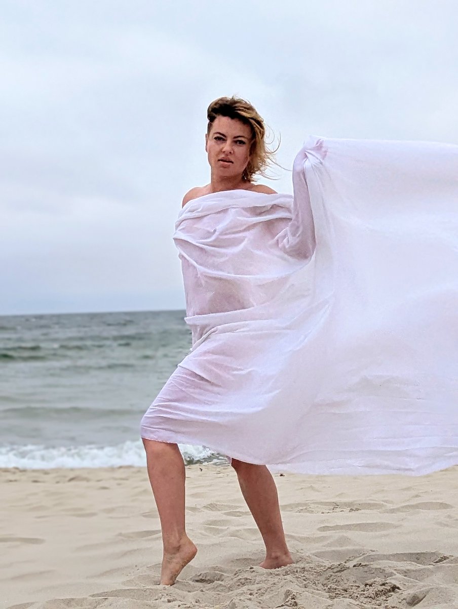 LauraDanteReal's tweet photo. Wrapped in Light.
Letting the wind take over. A week of sun and salt concludes with pure surrender.
#SignatureSurrender #FineArt #BeachPhotography #WhiteLinen #LauraDante https://t.co/9p5FzZHsON