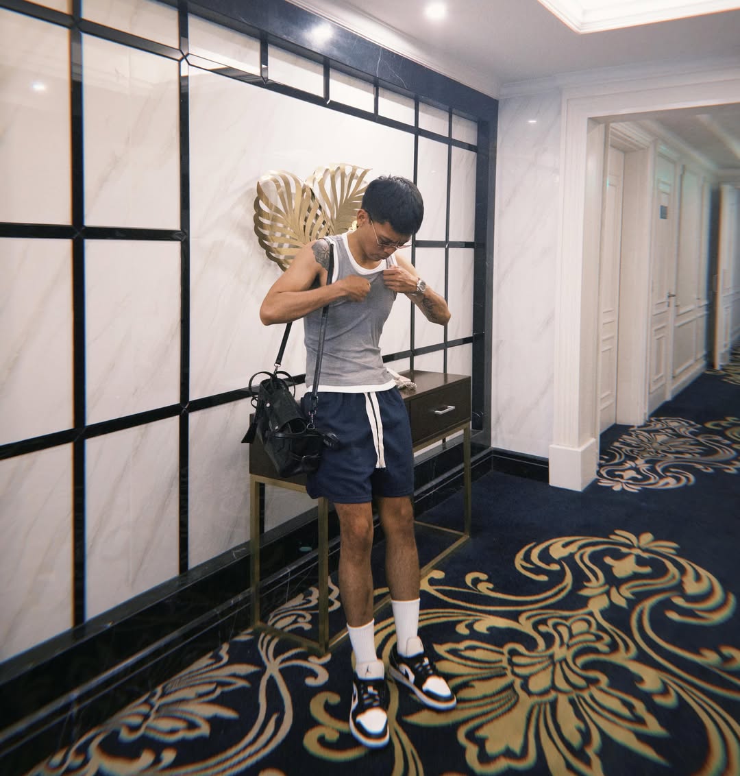_noah_vu's tweet photo. Which one ? 
#saigon #vietnam #nightlife #ootd https://t.co/PS7UwH2cDx
