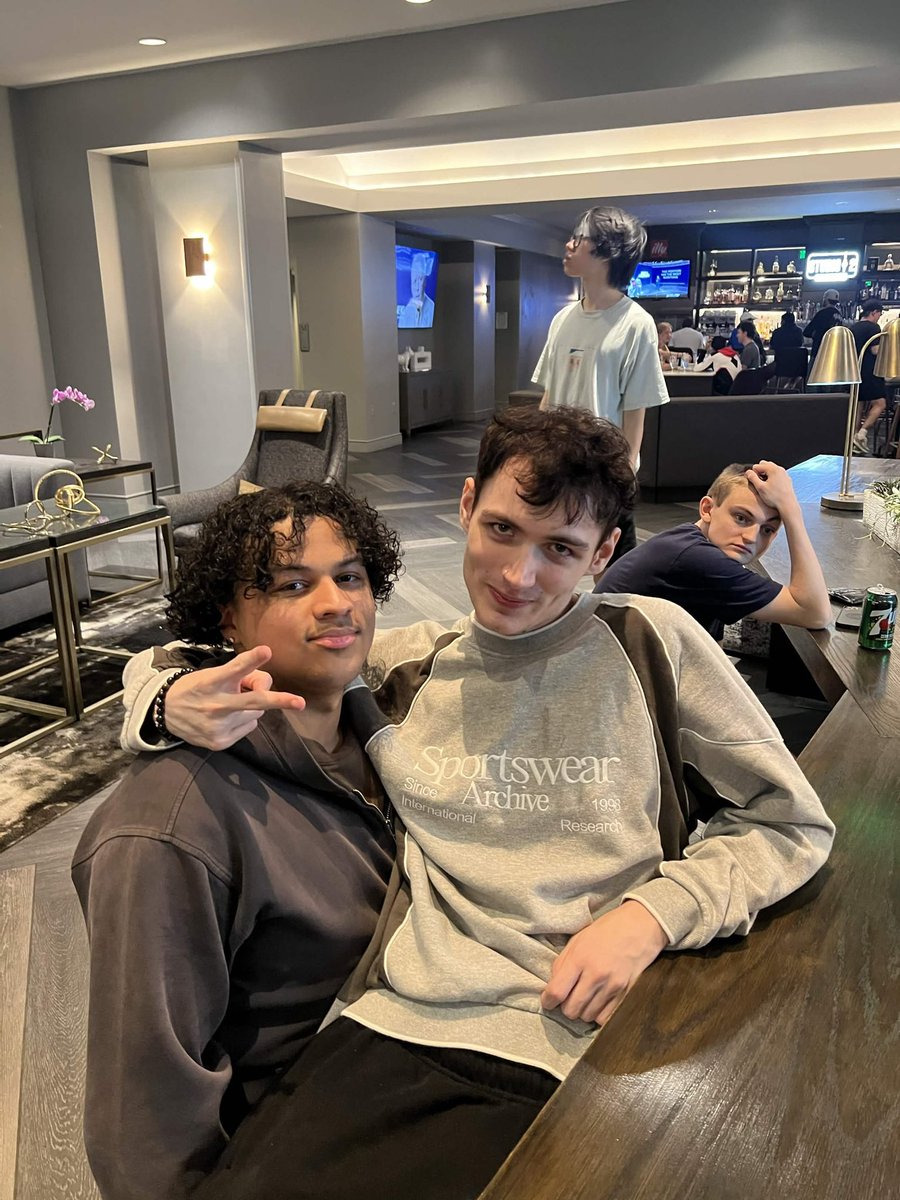 enwrgyy's tweet photo. I'm now waiting in my airport but this was best lan experience i've had, sadly couldn't bring it home but i'll see you in grands 😎 https://t.co/5vf3JyTbPr