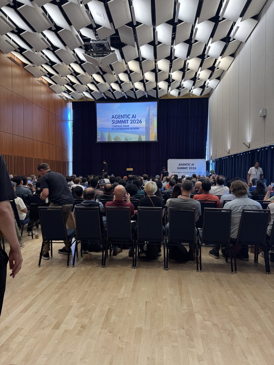 GraceJTang's tweet photo. wow, full room at the agentic ai summit @ berkeley! a little nervous to speak now 😅 https://t.co/mG1D8hhQEg