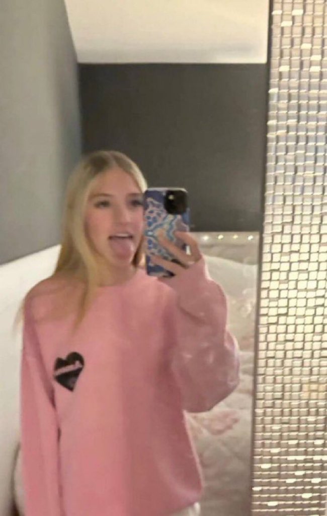 Madiskylove's tweet photo. Can i dm you random📸       

answer at your own risk https://t.co/D2aaGUFxTH