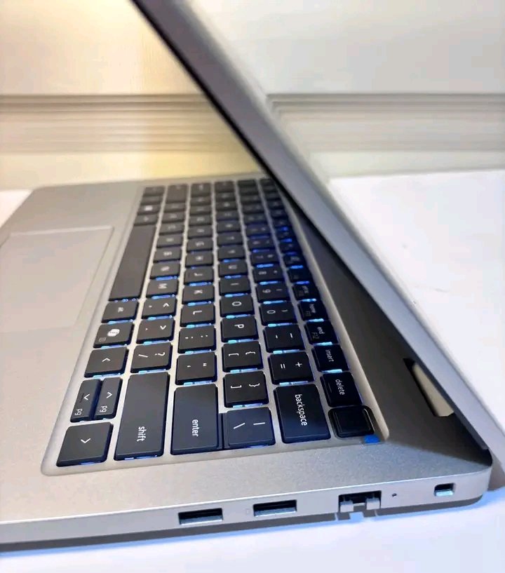 ja_meru's tweet photo. Niliwaambia naanza FOREX,my laptop arrived, this economy needs multiple streams of income. Ikinilemea I will be starting poulty farming. 🤣 Elon tutamlima pole pole anasota kiplani https://t.co/xVKNhzRgsP