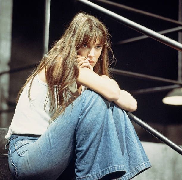 ppetitgateau's tweet photo. Quero que entendam que quando eu estou usando uma camisa branca básica e uma calça jeans eu estou servindo Jane Birkin https://t.co/bILh2886jW
