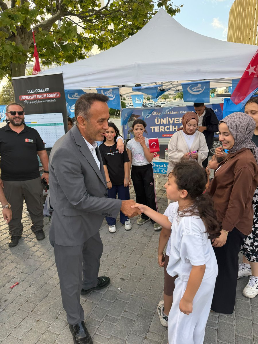 basaksehiruo's tweet photo. Milliyetçi Hareket Partisi Başakşehir İlçe Başkanımız Sayın Recep Gülbahar, Ülkü Ocakları Başakşehir İlçe Başkanlığımız tarafından İstanbul İl Başkanlığımızın koordinesinde hizmet veren Üniversite Tercih Çadırımızı ziyaret ederek yürütülen çalışmalar hakkında bilgi almışlardır. https://t.co/sDD0mOvAs6
