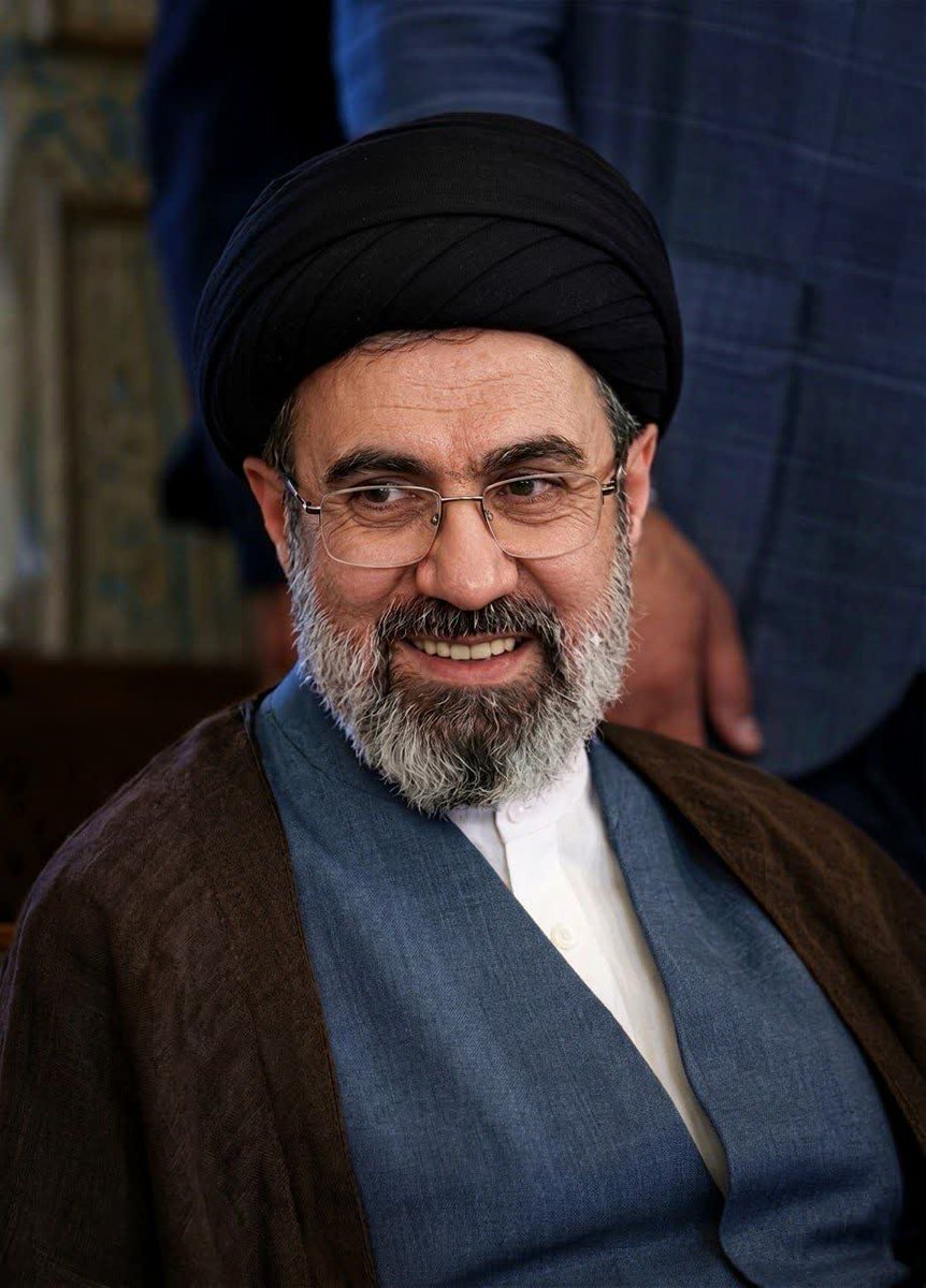 yasy_1371's tweet photo. اللهمَّ اجْعَل قائدنا و سَیدنا السَیّد المجتبی الخامنه ای فی دِرعِکَ الحَصینَةِ الَّتی تَجْعَلُ فیها مَن تُرید. https://t.co/ASnU4lx7AM