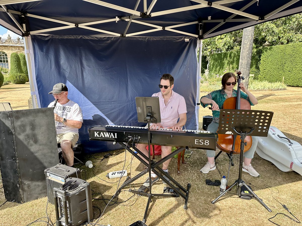 MadameFlora's tweet photo. Rehearsing for @OperaAnywhere  #ThePiratesOfPenzance @ChatsworthHouse, we had a great gig last evening. https://t.co/06sgu5NT4k