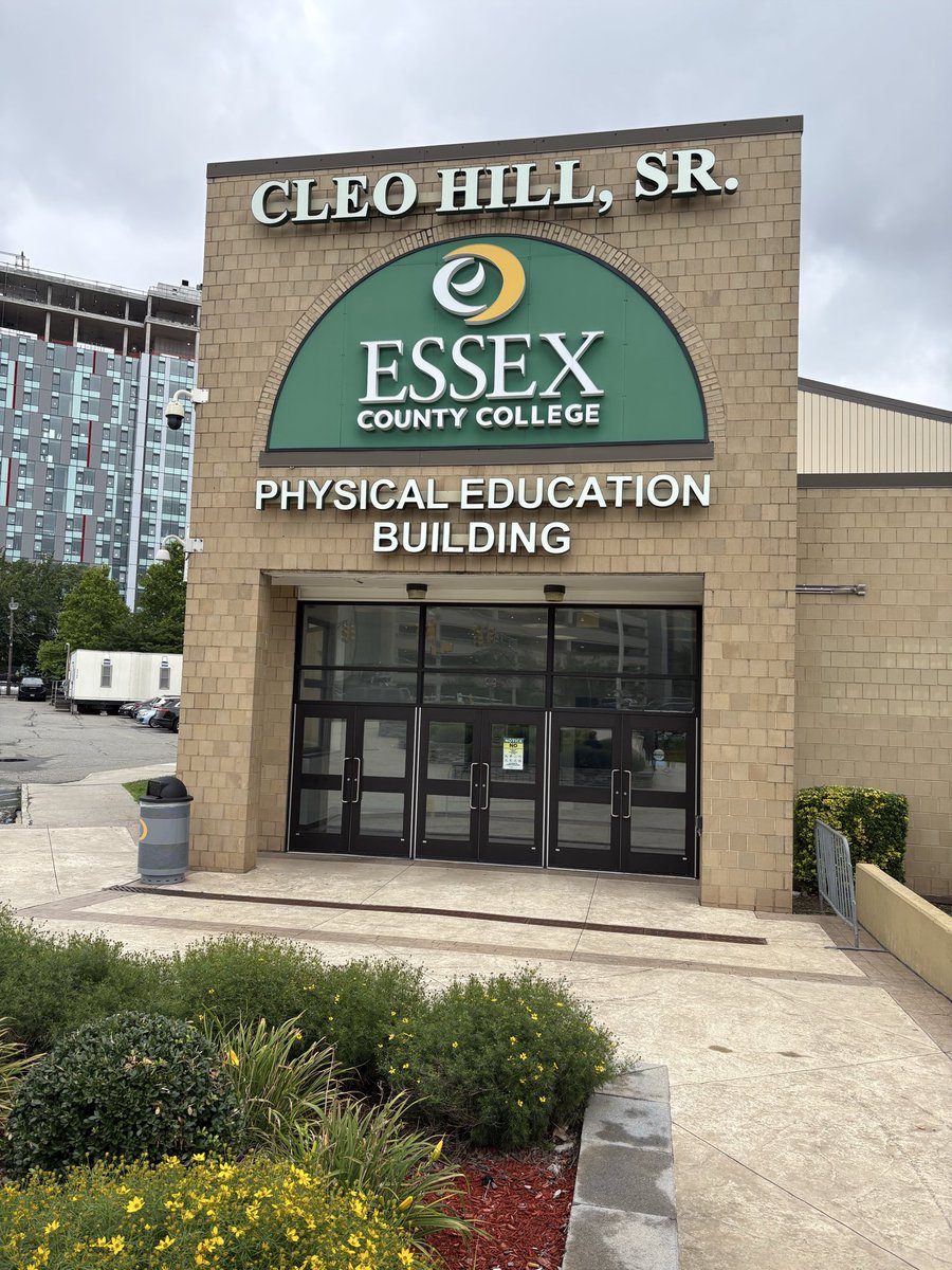 Avaloveshoops's tweet photo. Enjoyed my time on campus at Essex County College! Thank you to 2025-2026 Coach of the Year Coach Cadogan and @ItsCoachHicks for such a welcoming experience. #gowolverines https://t.co/shxGl49mpg