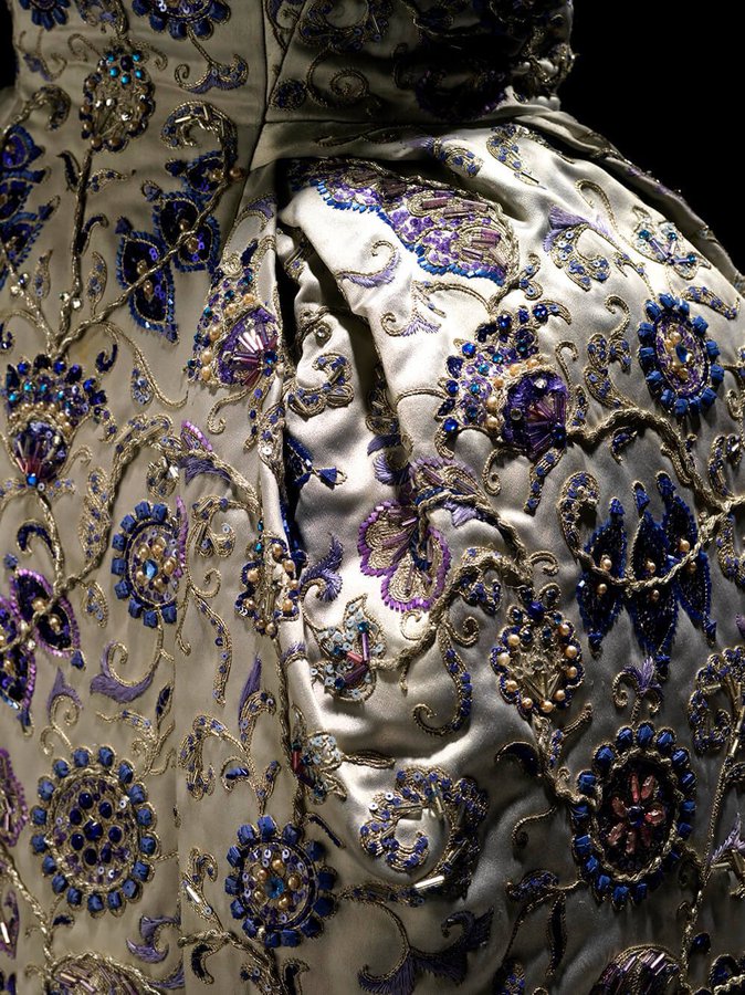 MadameGilflurt's tweet photo. For my birthday week, we’re toasting some #frockingfabulous greatest hits from 2026! From 1952, #Dior's Palmyre is utterly delicious, and embroidered by #Lesage!! #fashionhistory via Royal Ontario Museum. https://t.co/RomNMt4sIe