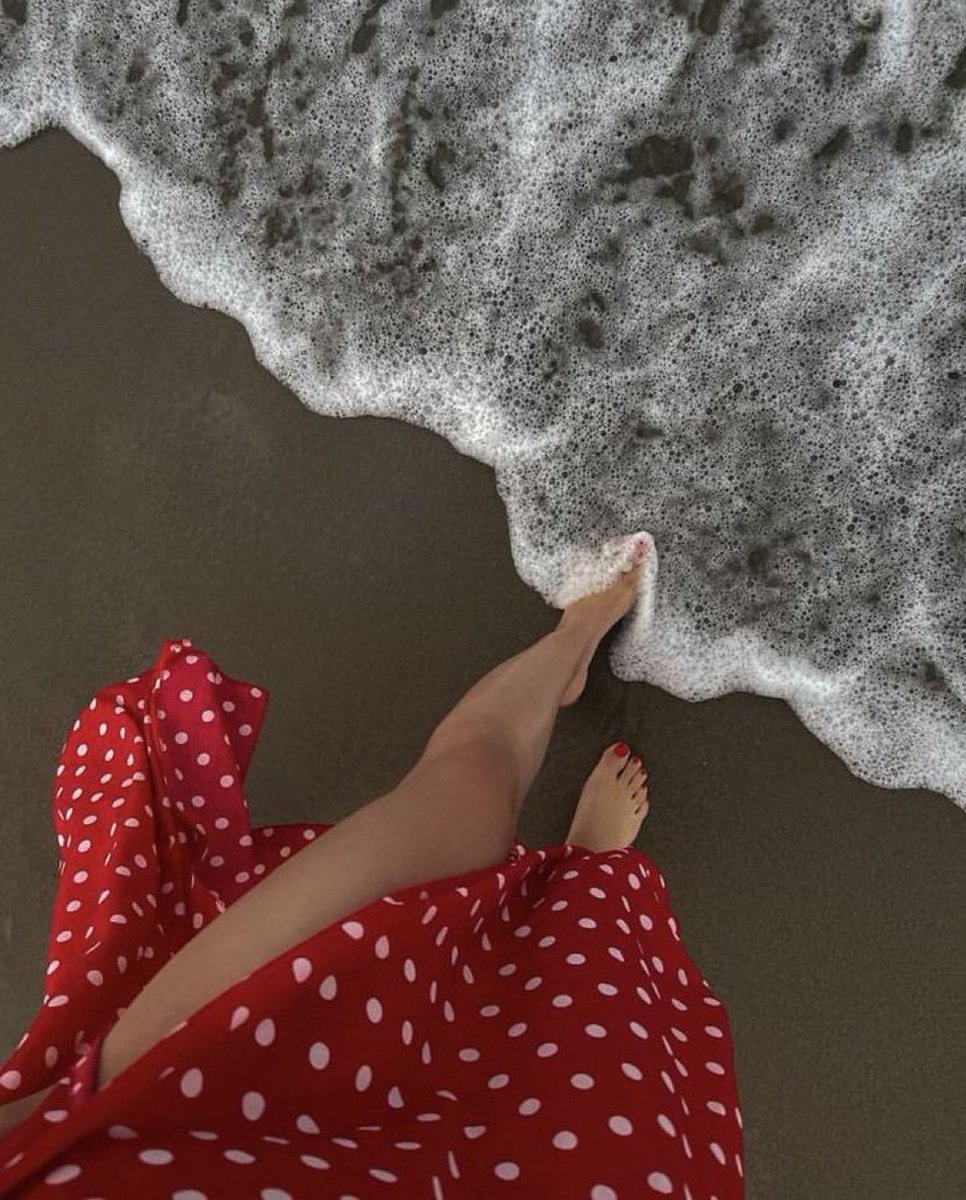 7palabraspoema7's tweet photo. Receiving you:
summer sea breeze
at night.
#7WordsPoem https://t.co/C83kyDxwZk